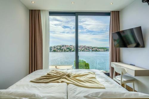 a bedroom with a large window with a bed and a desk at Villa Allina, 5-Bedroom Villa with Panoramic Views, Heated Pool in Podglavica