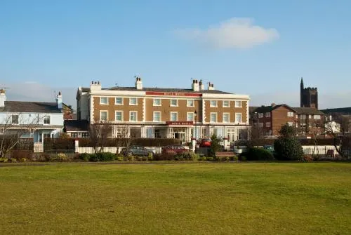 The Royal Hotel photo 1