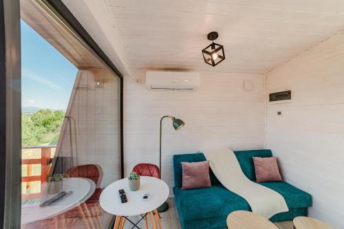 Ruang duduk di SkyAtlas Hideaway