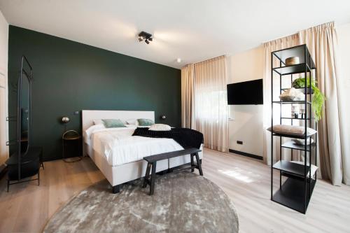 a bedroom with a bed and a green wall at Boutique Hotel Villa Elise in Winterswijk