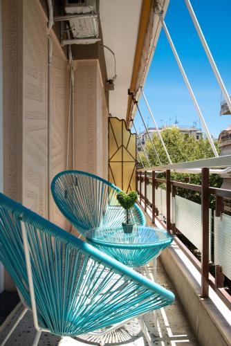Vibrant apartment next to Acropolis