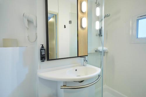 ibis Lorient Centre Gareにあるバスルーム