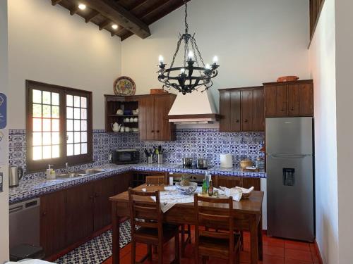 Η κουζίνα ή μικρή κουζίνα στο Super Mário Houses - Casa dos Moinhos