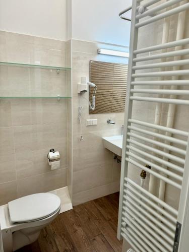 Et badeværelse på Atlas Apartment