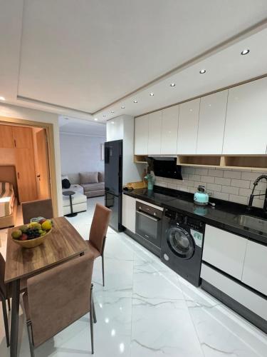 Kuchyň nebo kuchyňský kout v ubytování Charmant appartement avec Vue Imprenable sur la Méditerranée
