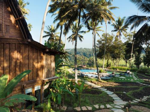 Bazén v ubytování Bambu Indah Resort nebo v jeho okolí