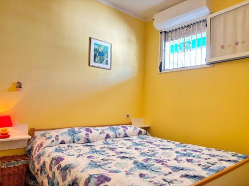 En eller flere senge i et værelse på Isola Clara