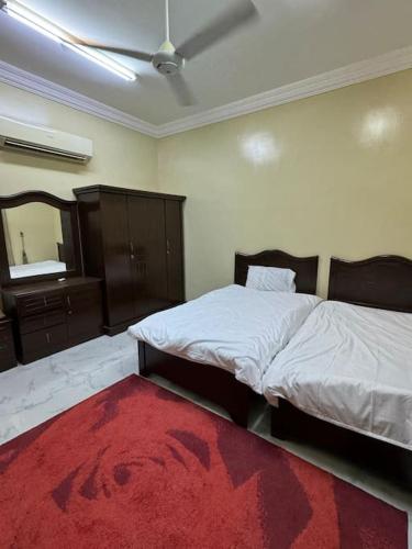 Postel nebo postele na pokoji v ubytování AlAryam AlSaadah House