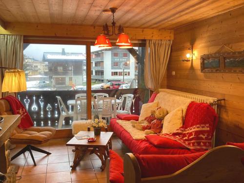 Appartement 3 chambres, cheminée, balcon, centre Les Gets, près des pistes et commodités - FR-1-671-14