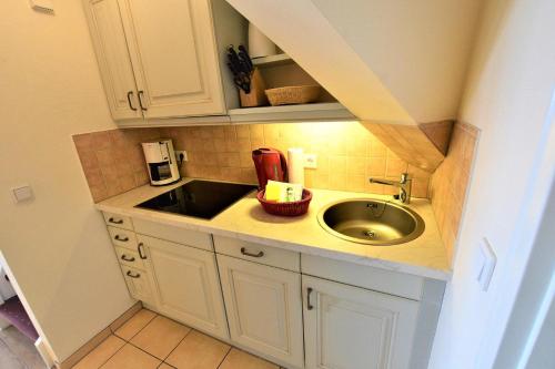 Η κουζίνα ή μικρή κουζίνα στο Landhaus auf der Düne, App 7