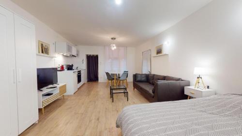 Ένα ή περισσότερα κρεβάτια σε δωμάτιο στο Studio Vieux Lyon Saint Georges