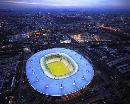- une vue aérienne sur un stade de football dans l'établissement T2 Stade de France - Porte de Paris, à Saint-Denis