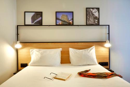 ibis Lorient Centre Gareにあるベッド
