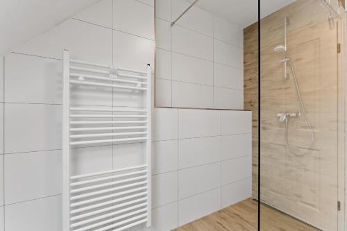 a bathroom with a shower and a glass door at Schonergang Greetje Oog in Krummhörn