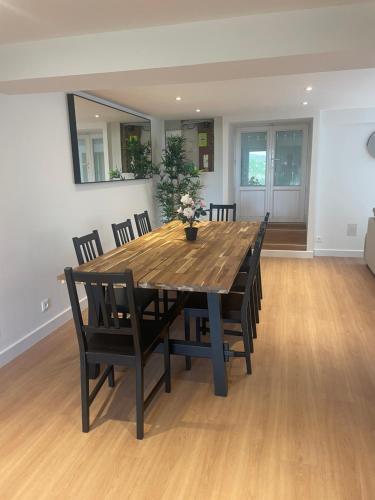 Photo de la galerie de l'établissement Grande maison de vacances proche plage, à Saint-Brieuc