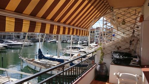 Bel appartement rénové sur la Marina