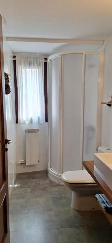 Koupelna v ubytování Apartamentos Turísticos Batlle Laspaules