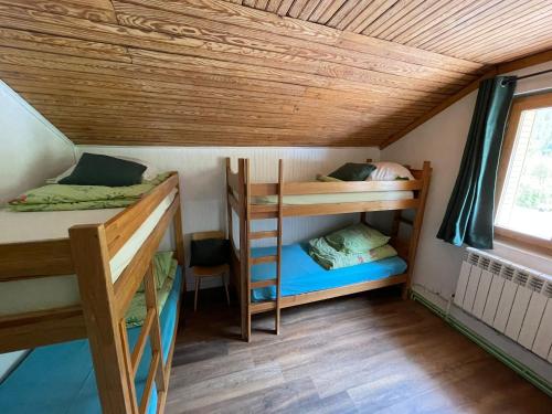 Postel nebo postele na pokoji v ubytování Chambres au CampdeBase