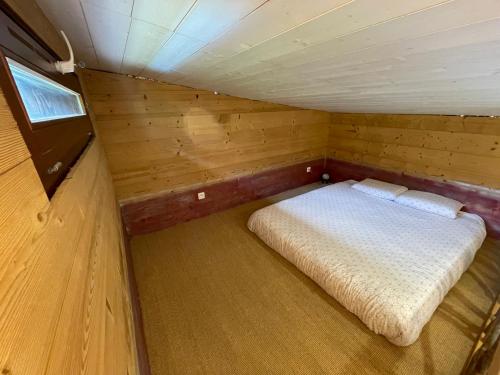 Ένα ή περισσότερα κρεβάτια σε δωμάτιο στο La tiny house de Chaparon