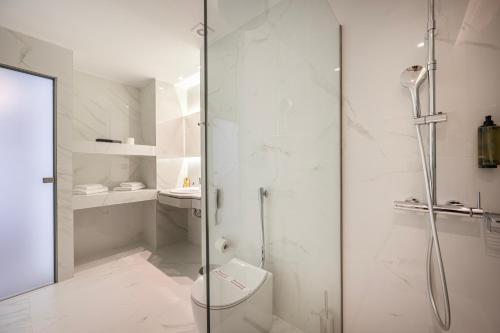 Athina Palace Resort & Spaにあるバスルーム