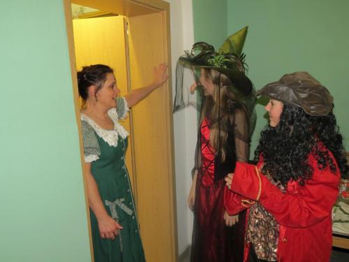 two women in costumes looking in a mirror at Märchenpension Rotkäppchen und der Wolf in Großwaltersdorf