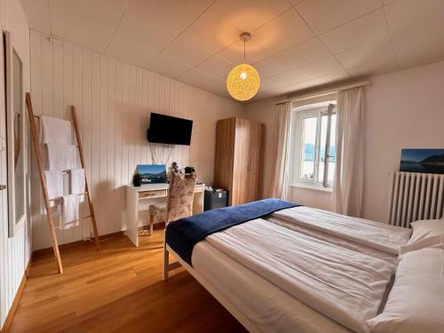 Ένα ή περισσότερα κρεβάτια σε δωμάτιο στο La Batelière BnB