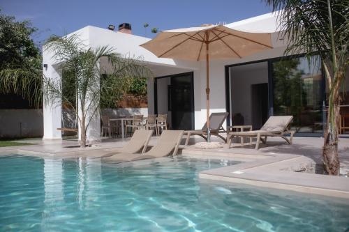 Πισίνα στο ή κοντά στο Villa Kala Loutraki - Private Pool & Sauna I Beach