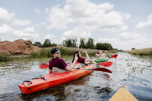 a group of people kayaking on a river at KARIBU - Olifant in Kasterlee