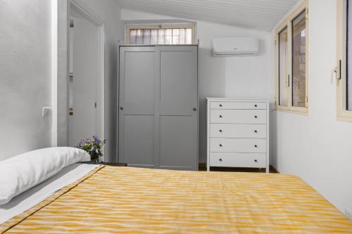 Cavour 172 - Monti Apartment near Colosseum by RHR