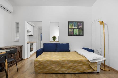 Cavour 172 - Monti Apartment near Colosseum by RHR