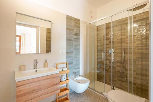 a bathroom with a sink toilet and a shower at Agriturismo La Genziana in Alghero