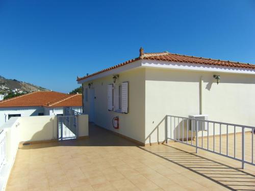 a white house with a balcony in front of it at Hotel Filioppi in Agios Kirykos