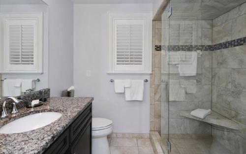 Koupelna v ubytování Windsor Lodge Unit 3 close to the Beaches Siesta Key