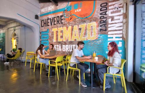 Clientes alojados en Play Hostel Garden