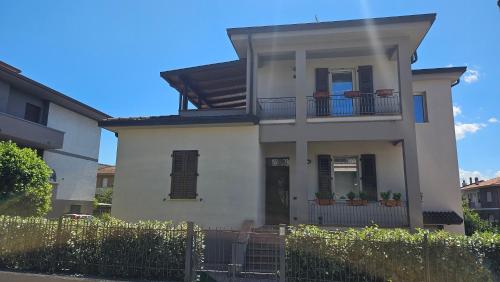 a white house with a fence in front of it at Pane e Cioccolata in Foligno
