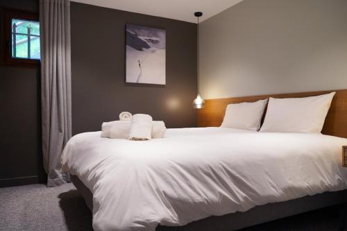 Ένα ή περισσότερα κρεβάτια σε δωμάτιο στο Chalet Ski Au Pied Lumineux - Courchevel La Tania