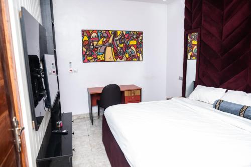 MIJL RESIDENCE - 4 bedroom with pool, Ps5, snooker in lekki