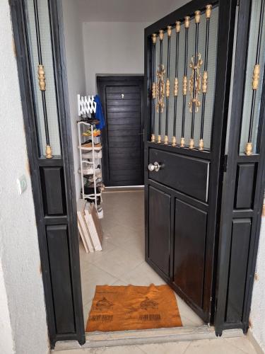 a room with a door with hockey equipment at Appartement à Tanger , Proche CHU in Hajreien
