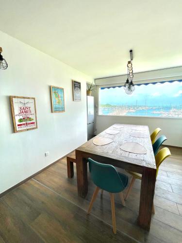 Appartement contemporain vue marina