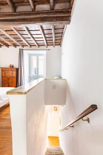 Bottega Augustea Duplex apartment in Monti