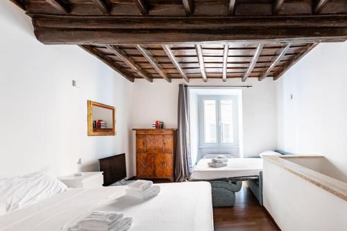 Bottega Augustea Duplex apartment in Monti