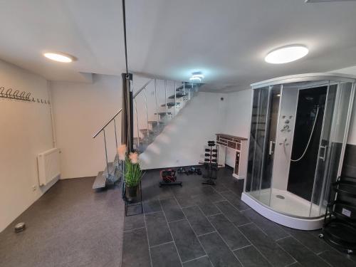 a room with a staircase and a room with a vase of flowers at Drei-FreeParking Self-Check-In in Wolfpassing an der Hochleithen