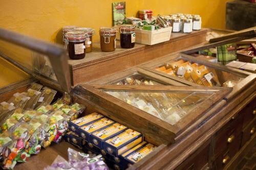 a food counter with drinks and condiments at Lozerkasteel in Kruishoutem