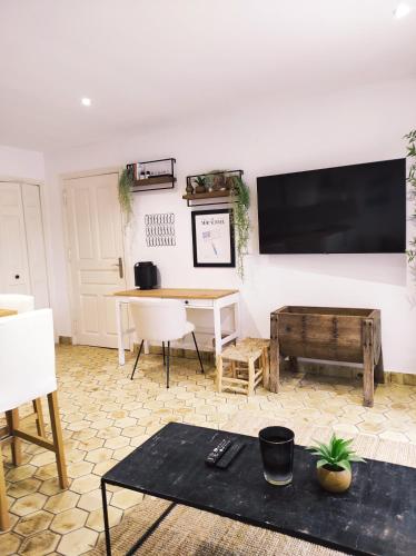 Appartement 7 - LES SUITES DE ROBINSON - Résidence avec piscine en bord de Siagne, à Mandelieu-La-Napoule