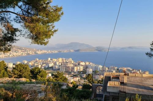 Queen bed with the best view!