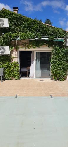 Photo de la galerie de l'établissement Villa Bellevue, à Roquefort-des-Corbières