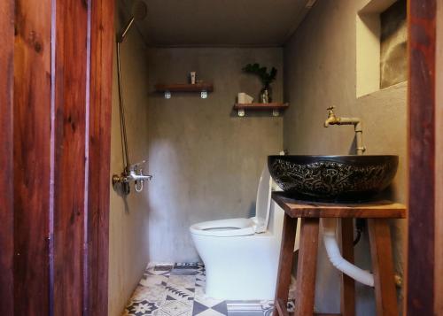 Ένα μπάνιο στο Bungalow trong Khu vườn tổ hợp
