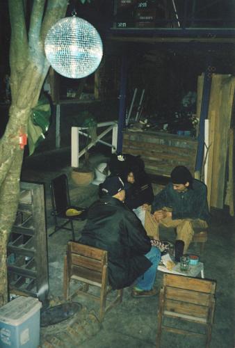 Επισκέπτες που μένουν στο Bungalow trong Khu vườn tổ hợp