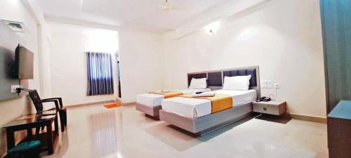 Ένα ή περισσότερα κρεβάτια σε δωμάτιο στο Hotel White Stone Premier Inn