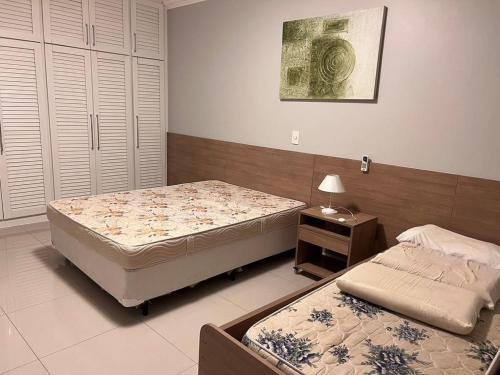 Ένα ή περισσότερα κρεβάτια σε δωμάτιο στο Apartamento de alto padrão no Guarujá